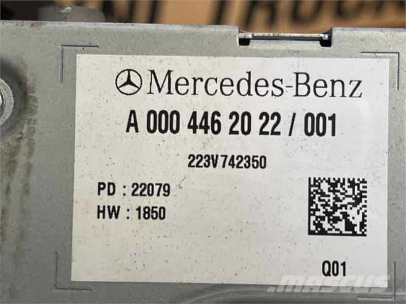 Mercedes-Benz DISPLAY A0004462022 كابينة والداخلية