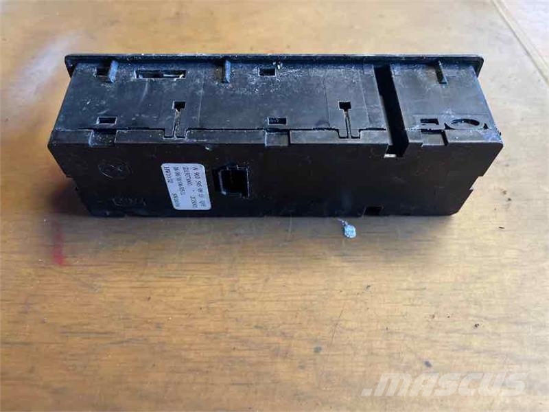 Mercedes-Benz ECU DOOR MODULE A9605450913 Kabīnes un interjers