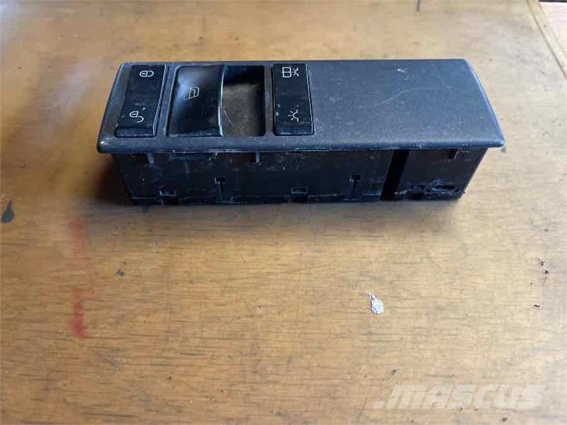 Mercedes-Benz ECU DOOR MODULE A9605450913 Kabīnes un interjers