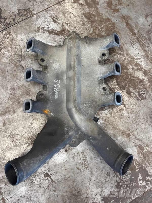 Mercedes-Benz EXHAUST MANIFOLD OM501 A5410982817 / A5410982717 Moteur