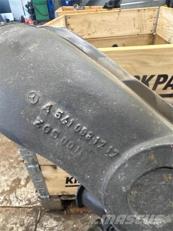 Mercedes-Benz EXHAUST MANIFOLD OM501 A5410982817 / A5410982717 Moteur