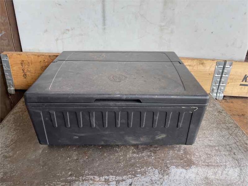 Mercedes-Benz FRIDGE A9608201006 Kabīnes un interjers