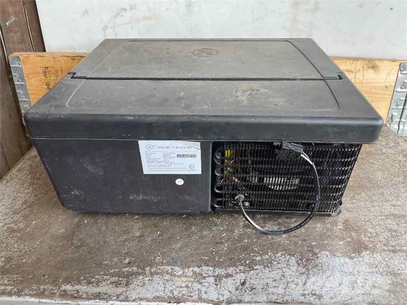 Mercedes-Benz FRIDGE A9608201006 Kabīnes un interjers