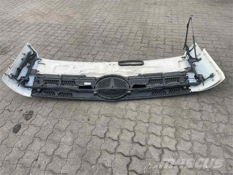 Mercedes-Benz FRONT GRILL A9607500309 驾驶室与内部