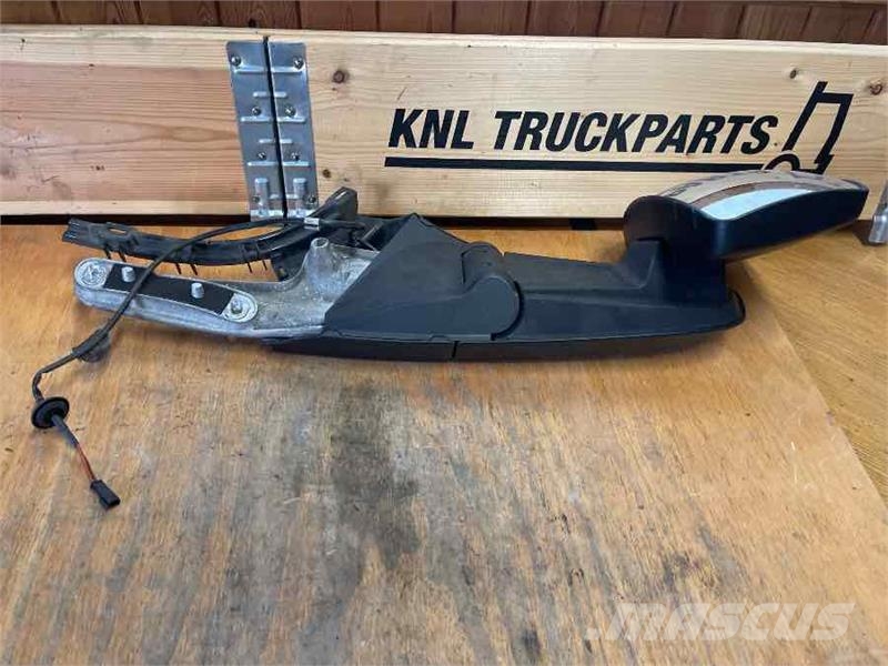 Mercedes-Benz FRONT MIRROR A 960 810 30 16 Kabine i unutrašnjost
