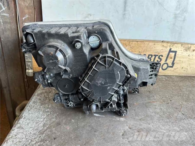 Mercedes-Benz HEAD LAMP A9608200239 Elektronika