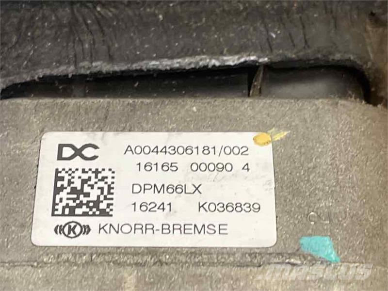 Mercedes-Benz PARKING VALVE A0044306181 Kabīnes un interjers