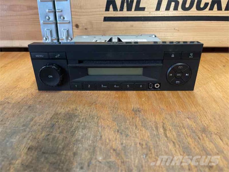 Mercedes-Benz RADIO A0004467562 Kabine i unutrašnjost