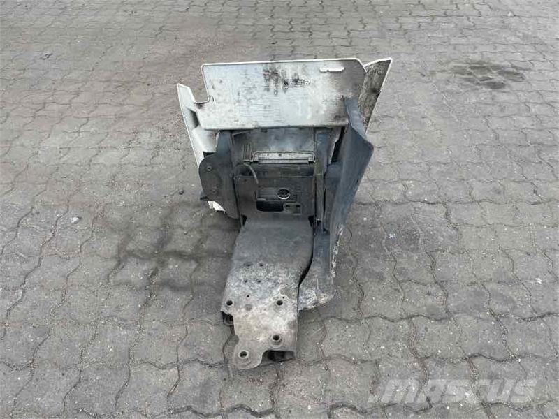 Mercedes-Benz RH STEP WALL A9606665502 Chassis