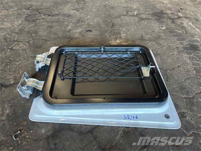 Mercedes-Benz SIDE DOOR LEFT  A9607502703 Kabīnes un interjers
