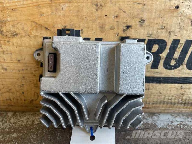 Mercedes-Benz SUBWOOFER ECU A0018207102 Componentes electrónicos
