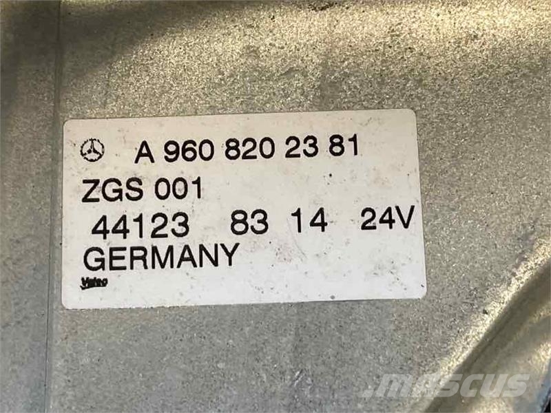 Mercedes-Benz WIPER SYSTEM A9608202381 Kabīnes un interjers