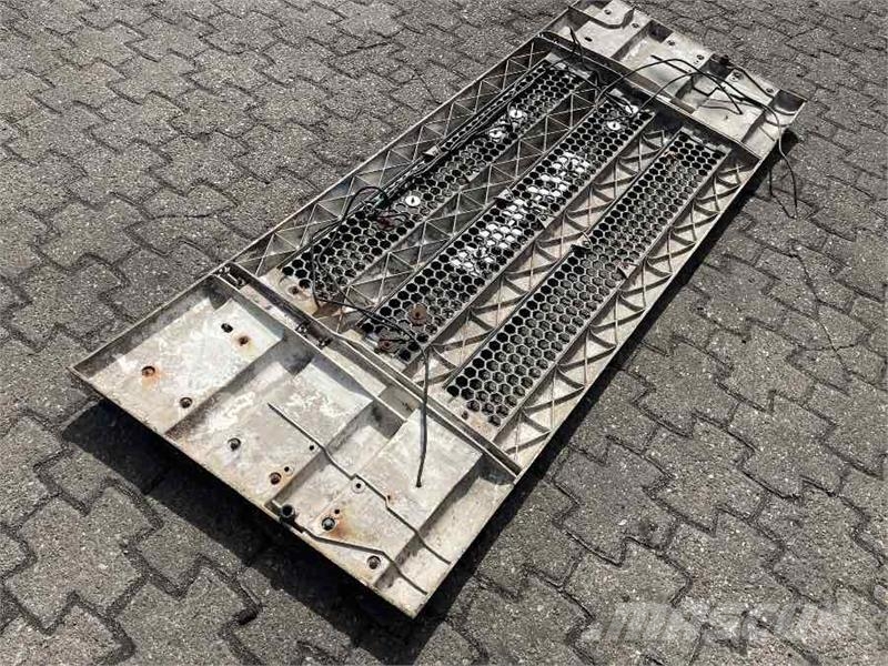 Scania 4 SERIE FRONT GRILL 1397570 Podvozje in vzmetenje