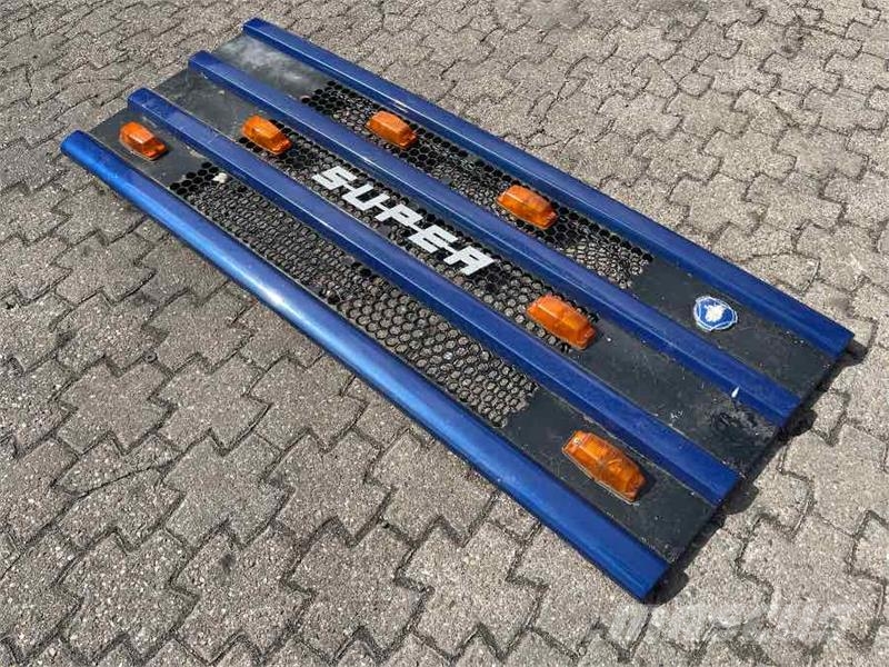 Scania 4 SERIE FRONT GRILL 1397570 Podvozje in vzmetenje