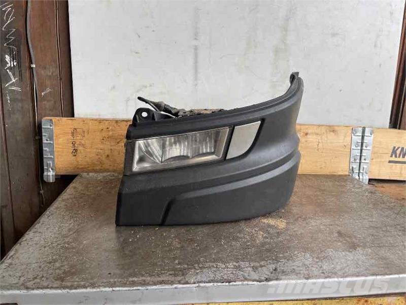 Scania BUMPER CORNER LH 2474480 Šasija un piekare