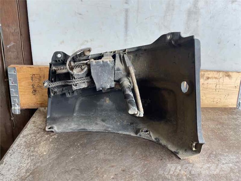 Scania BUMPER CORNER RH 2474483 Šasija un piekare