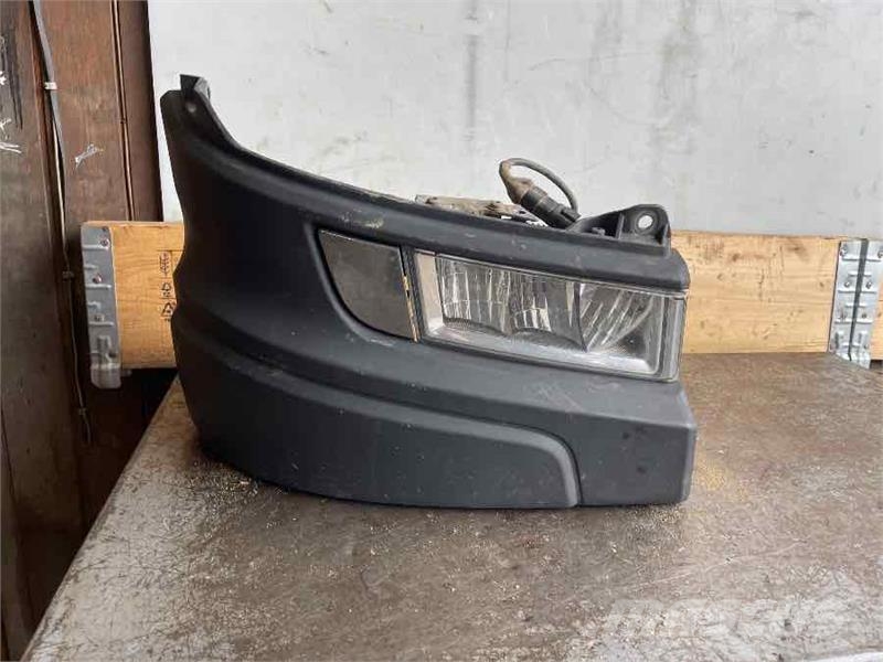 Scania BUMPER CORNER RH 2474483 Šasija un piekare