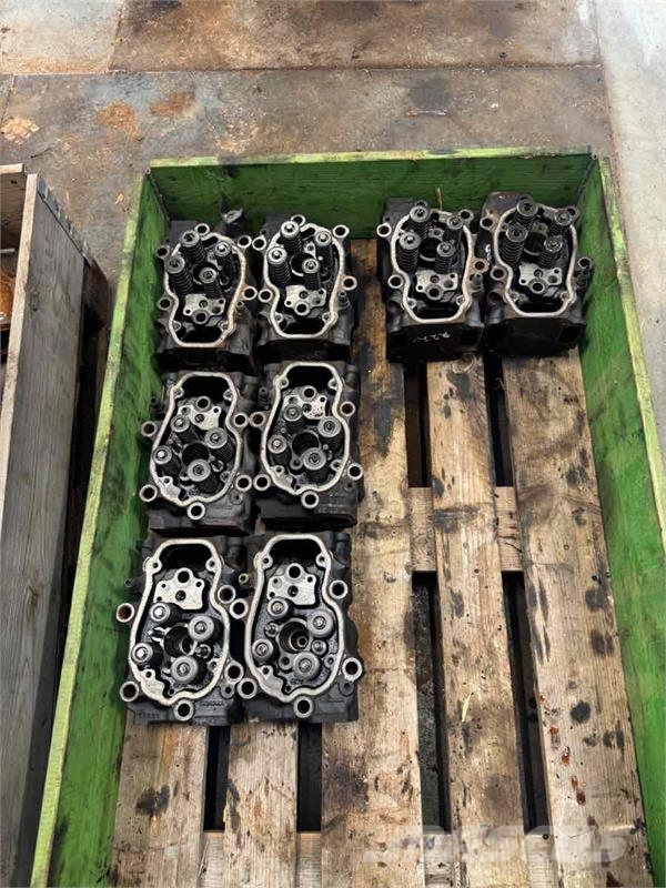 Scania CYLINDERHEAD 2296699 Engines