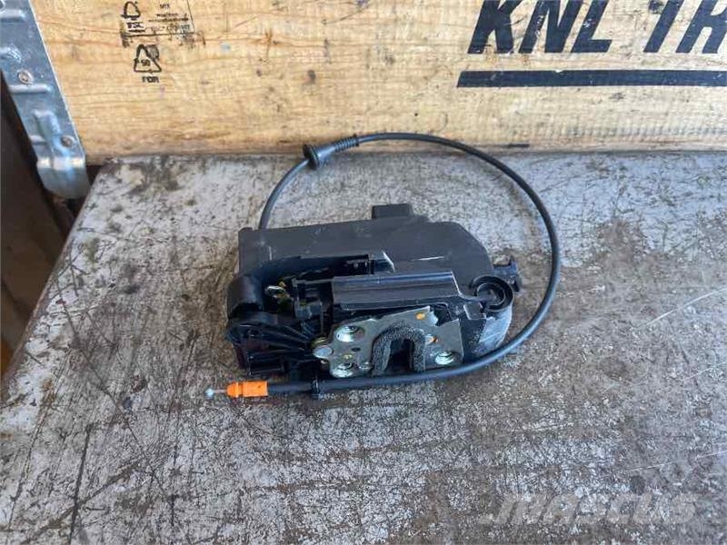 Scania DOOR LOCK LH 3282542 Cabines