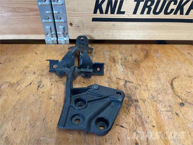 Scania FRONT HINGE 2276770 الشاسيه والتعليق