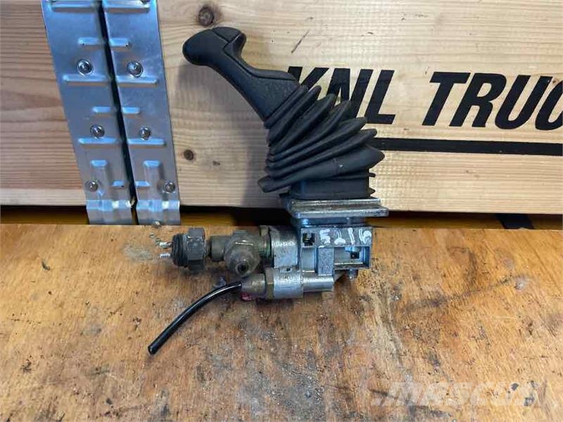 Scania PARKING BRAKE VALVE 1408332 Cabines