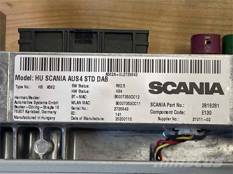 Scania RADIO / NAVI  2819281 كابينة والداخلية