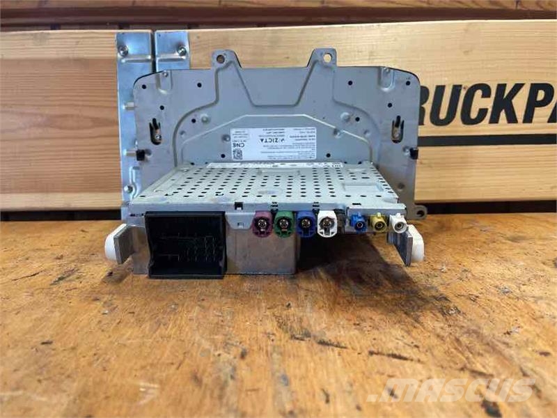 Scania RADIO / NAVI  2819281 كابينة والداخلية