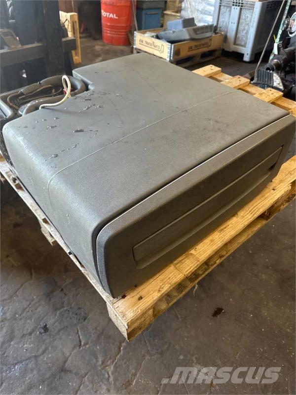Scania REFRIGERATOR / FRIDGE 1741355 Kabine i unutrašnjost
