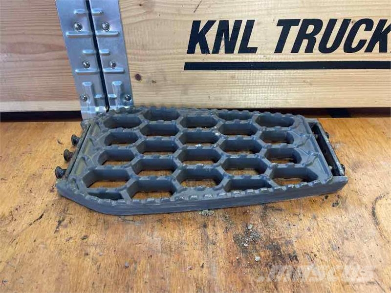 Scania STEP PLATE 2499054 كابينة والداخلية