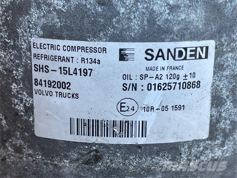Volvo AC COMPRESSOR 84192002 Καλοριφέρ