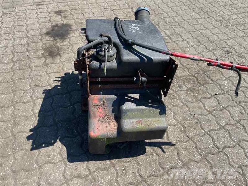 Volvo ADBLUE TANK 20906704 معدات النقل - غير ذلك