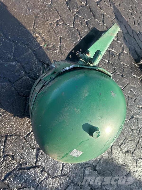 Volvo AIR TANK 21187795 Raamid