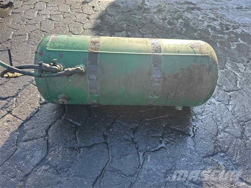 Volvo AIR TANK 23055790 Raamid