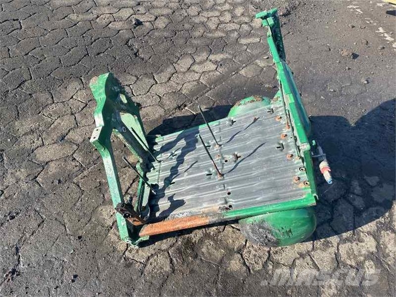 Volvo BATTERY BOX Raamid