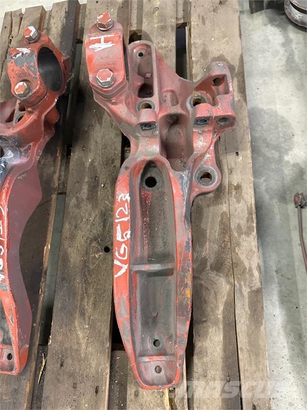 Volvo BRACKET 21196819 Raamid