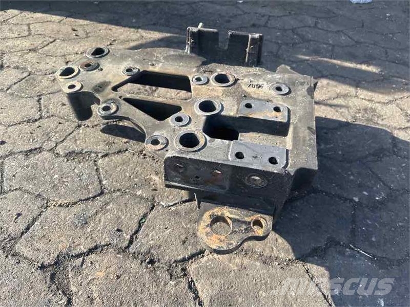 Volvo BRACKET 21223079 Raamid