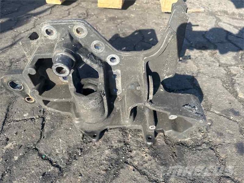Volvo BRACKET 22075800 Raamid