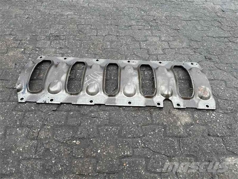 Volvo BRACKET FRAME 20722628 Raamid