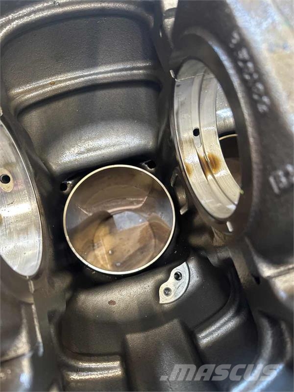 Volvo ENGINE BLOK 23830349 محركات