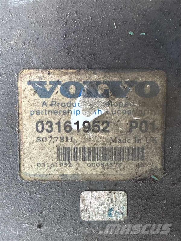 Volvo ENGINE ECU D12C / 380 -- 3161952 P01 일렉트로닉스