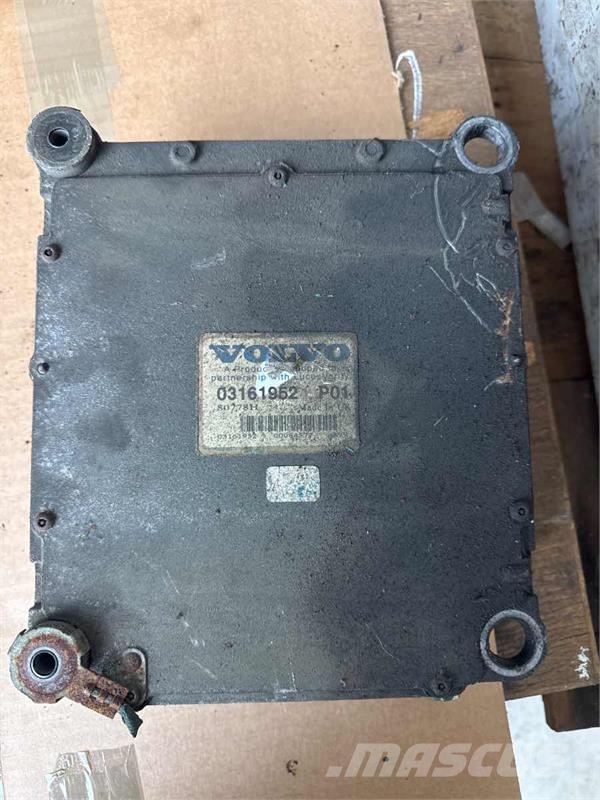 Volvo ENGINE ECU D12C / 380 -- 3161952 P01 일렉트로닉스