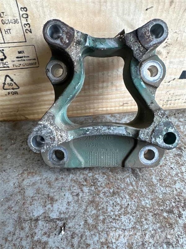 Volvo FAN HUB BRACKET 21569710 Raamid
