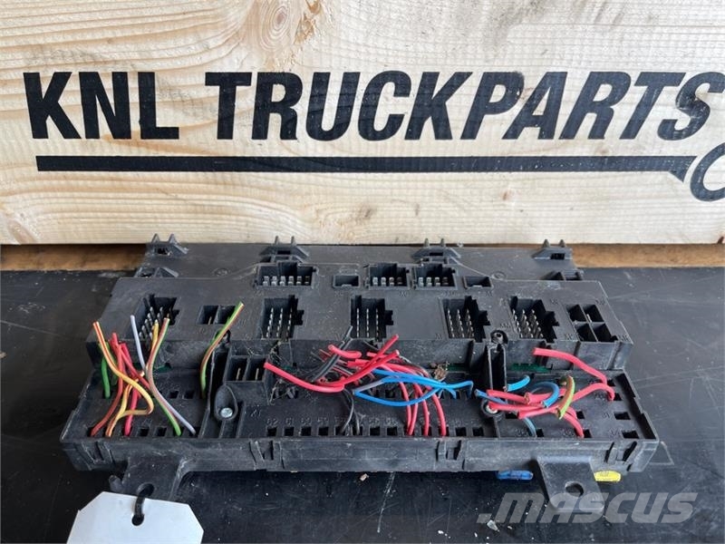 Volvo FUSE AND RELAY CENTRE 20568055 Elektronika