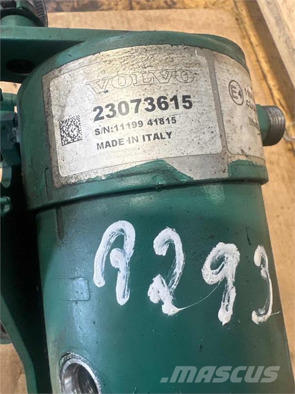 Volvo GAS SEPARATOR 23073615 محركات