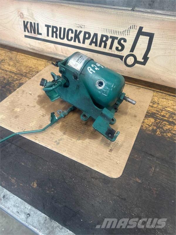 Volvo GAS SEPARATOR 23073615 محركات