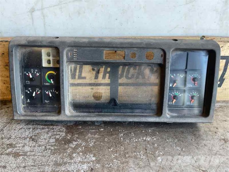 Volvo KOMBI INSTRUMENT 3985743 Electrónicos