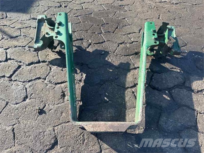Volvo LIFT BRACKET 22491554 Raamid