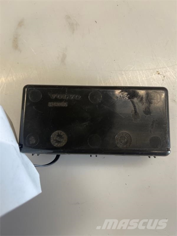 Volvo PANEL BOX 82420185 Καμπίνες και εσωτερικό