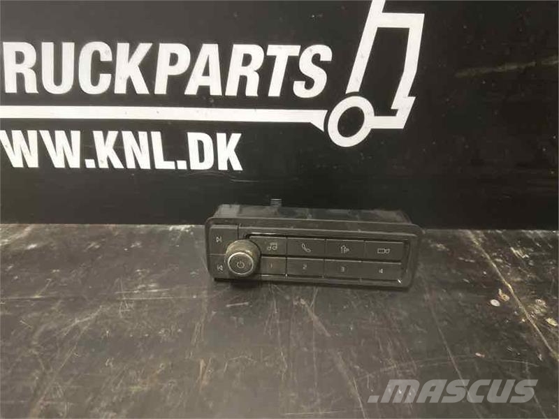 Volvo RADIO PANEL 23562125 Electronics