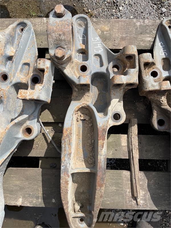 Volvo SUSPENSION BRACKET 21196819 Chasís